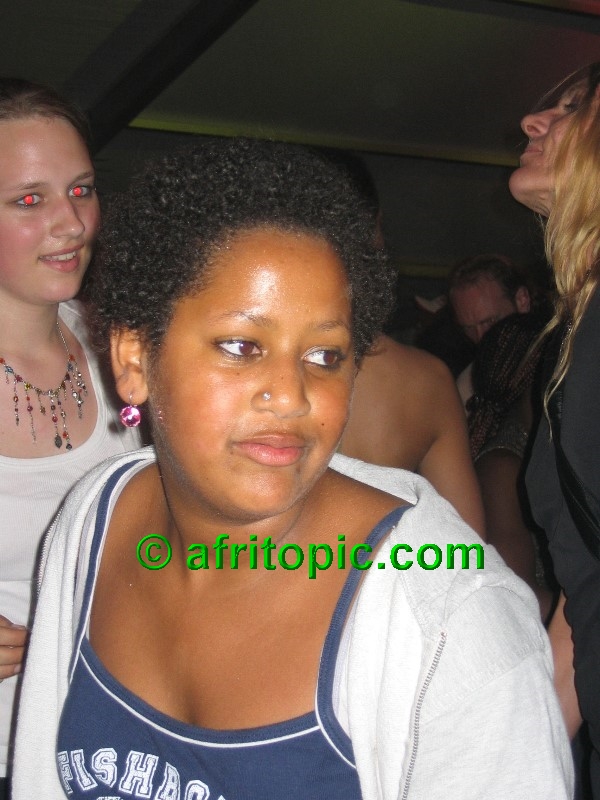 ../Images/AfricaFestival-27-28May05 134.jpg